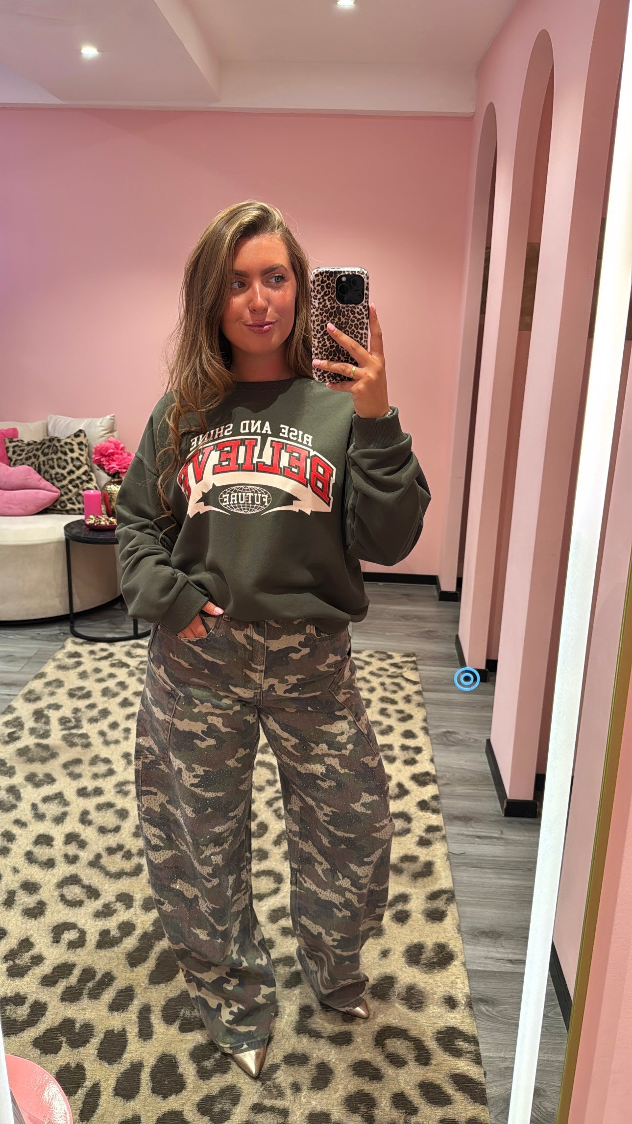 Sweater Believe Army Groen