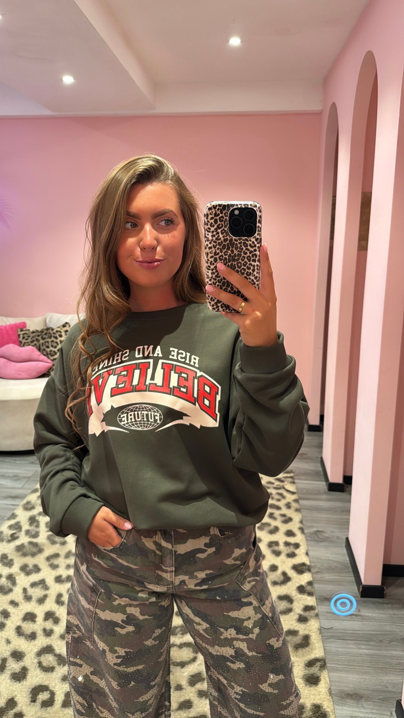 Sweater Believe Army Groen