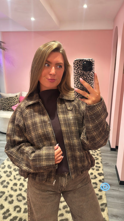 Alix Jasje Strass Bruin