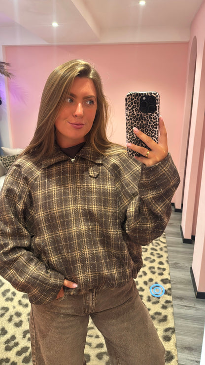 Alix Jasje Strass Bruin