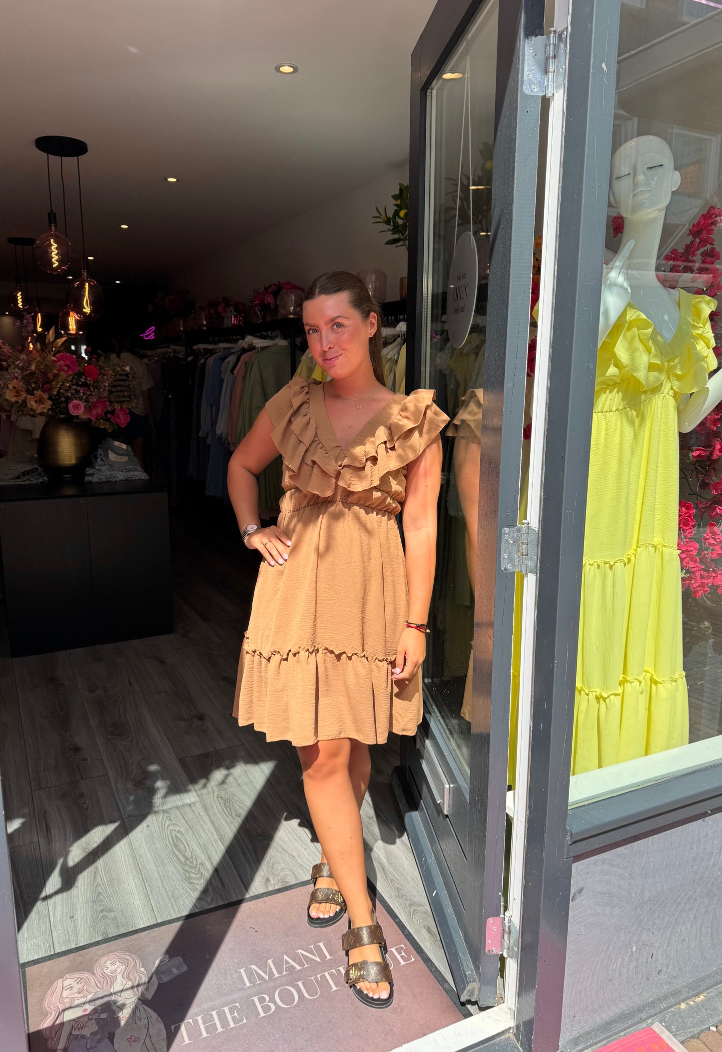 Ruffle Dress Kort Camel