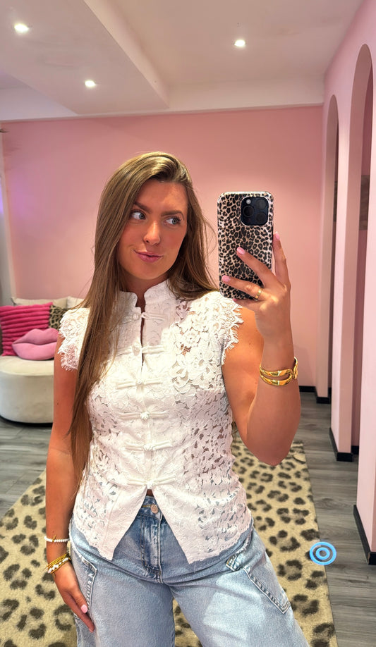 Lace Musthave Top Wit