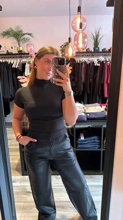Soft Col Top Zwart
