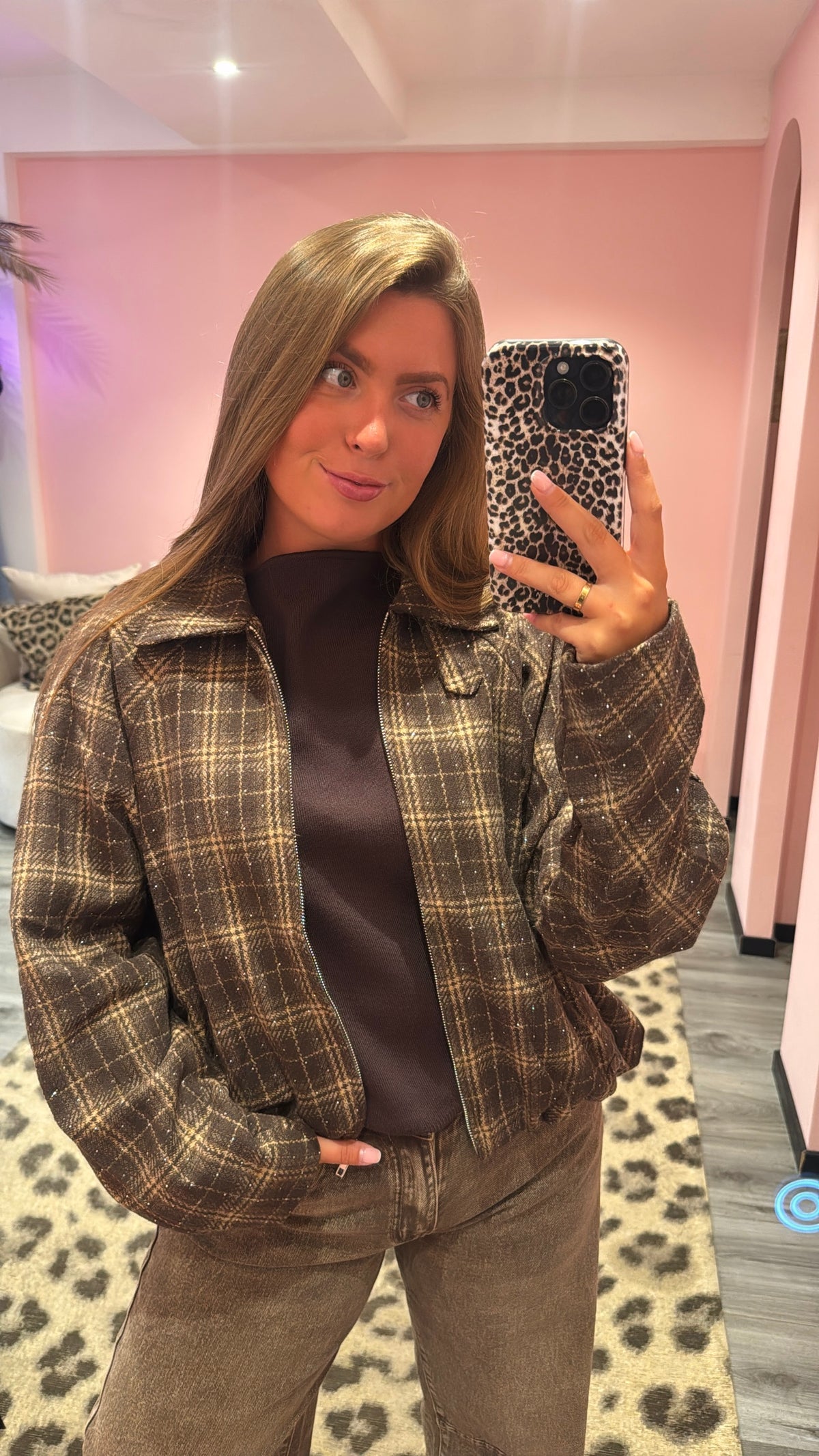 Alix Jasje Strass Bruin