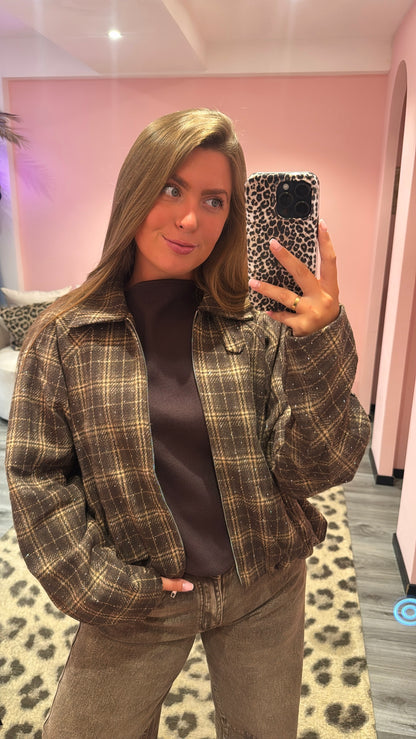 Alix Jasje Strass Bruin