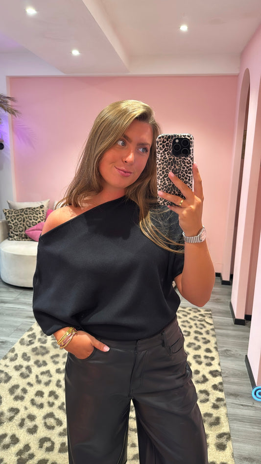 Livia Off Shoulder Knit Top Zwart 5082