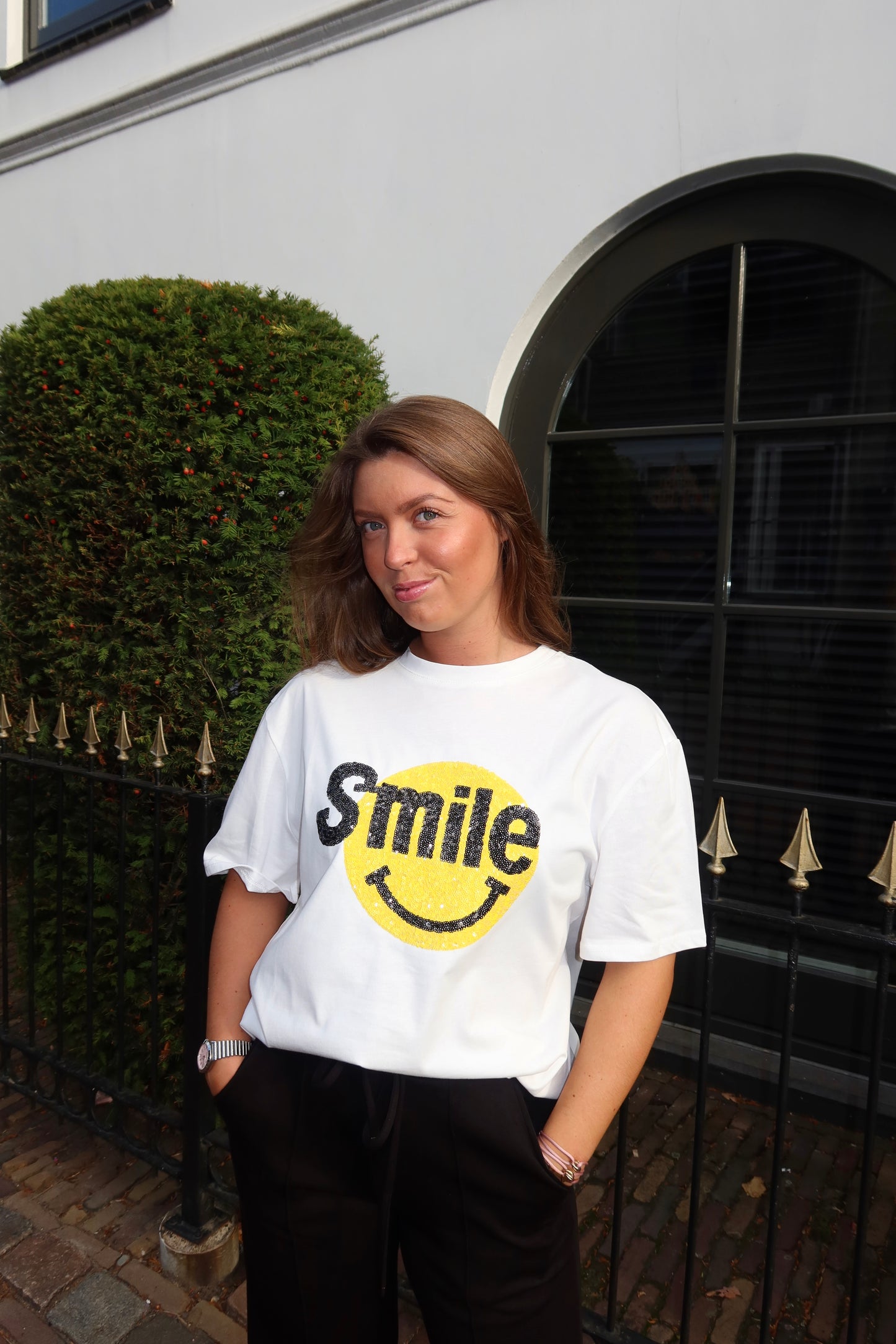 Ambika Smile T-Shirt Geel