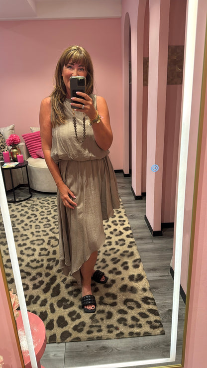 Jolie Jurk Taupe